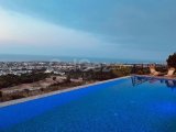 Girne Edremit'te satılık 4+1 dubleks lüks villa
