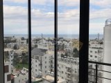 Girne merkezde deniz ve dağ manzaralı satılık 1+1 daire