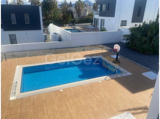 Girne Çatalköy'de kiralık 3+1 yüzme havuzlu villa
