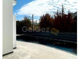 Girne, Çatalköy'de ortak yüzme havuzlu 2+1 yatak odalı dubleks villa