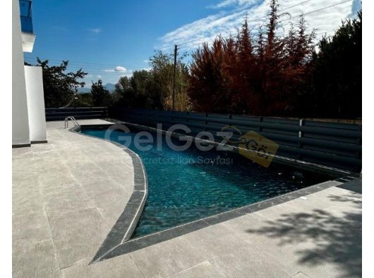 Girne, Çatalköy'de ortak yüzme havuzlu 2+1 yatak odalı dubleks villa