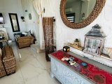 Girne Esentepe'de muhteşem manzaralı denize sıfır satılık 3+2 villa