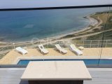 Girne Esentepe'de muhteşem manzaralı denize sıfır satılık 3+2 villa