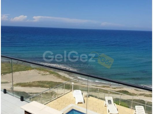 Girne Esentepe'de muhteşem manzaralı denize sıfır satılık 3+2 villa