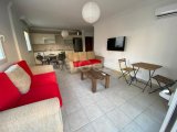 Girne merkezde Havuzlu site içinde kiralık full eşyalı 1+1 daire