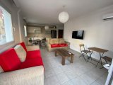 Girne merkezde Havuzlu site içinde kiralık full eşyalı 1+1 daire