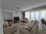 Girne merkezde Havuzlu ve bakımlı site içinde kiralık full eşyalı 3+1 daire