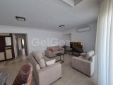 Girne merkezde Havuzlu ve bakımlı site içinde kiralık full eşyalı 3+1 daire