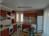 Girne merkezde Havuzlu site içinde kiralık full eşyalı 1+1 daire