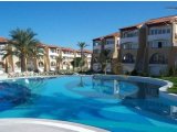 Girne merkezde Havuzlu site içinde kiralık full eşyalı 1+1 daire