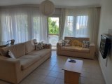Girne merkezde Havuzlu site içinde kiralık full eşyalı 1+1 daire