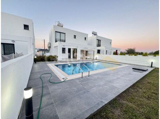 Karaoğlanoğlu'nda kiralık özel yüzme havuzlu 3+1 dubleks modern villa