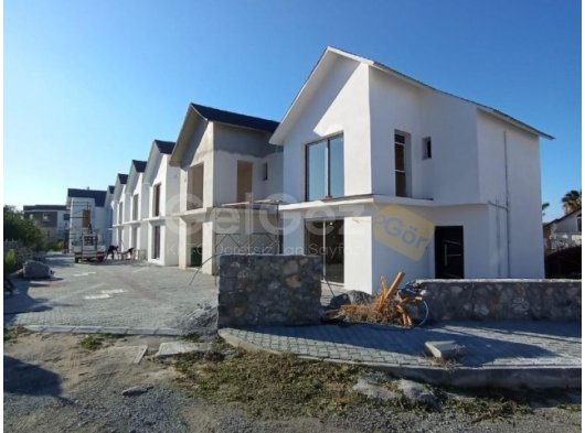 GİRNE/KARŞIYAKA'DA 2+1 SATILIK VİLLA
