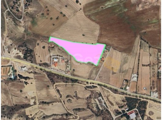 GİRNE/BOĞAZ KÖMÜRCÜ KÖYÜNDE SATILIK ARSA NİTELİKLİ ARAZİ