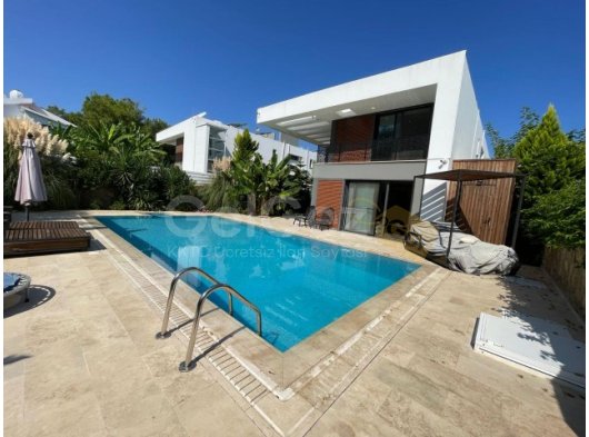 GİRNE/ALSANCAK HASAN UZUN PETROL BÖLGESİNDE SATILIK HAVUZLU 4+1 VİLLA