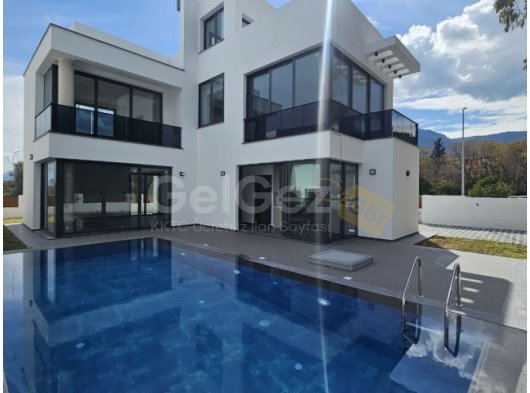 GİRNE/ALSANCAK'TA SATILIK ÖZEL HAVUZLU 4+1 SIFIR VİLLA