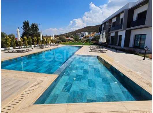 GİRNE/ALSANCAK'TA LÜKS SİTE İÇİNDE SATILIK 2+1 PENTHOUSE DAİRE