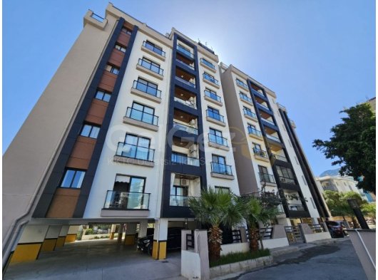 GİRNE MERKEZDE DAĞ VE DENİZ MANZARALI KİRALIK 2+1 PENTHOUSE