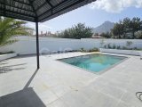 GİRNE/KARAOĞLANOĞLUDA SATILIK HAVUZLU 4+1 VİLLA