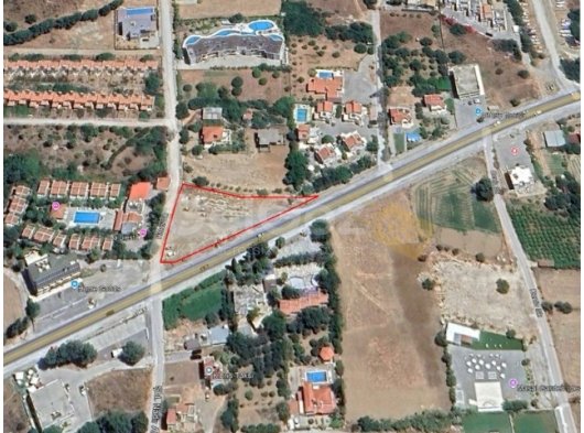 GİRNE/LAPTA ANA YOL ÜZERİ TİCARİ İZİNLİ SATILIK ARSA