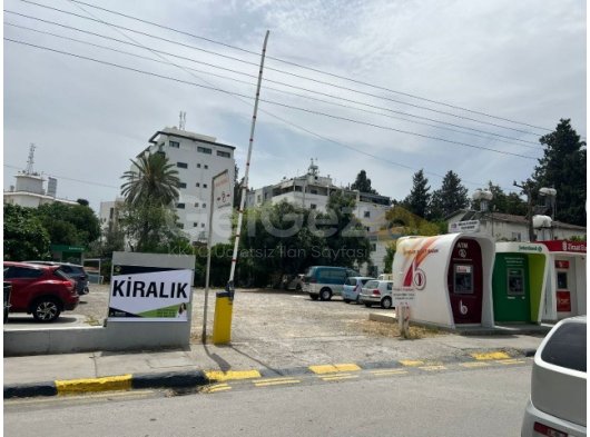 LEFKOŞA/YENİŞEHİR'DE KİRALIK TİCARİ İZİNLİ OTOPARK OLMAYA MÜSAİT ARAZİ