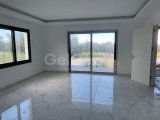 GİRNE/ALSANCAK HASAN UZUN PETROL BÖLGESİNDE SATILIK 4+1 ÖZEL HAVUZLU VİLLA