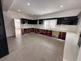 GİRNE/ALSANCAK'TA MERİT HOTELLERE YAKIN KONUMDA SATILIK 6+2 ÖZEL HAVUZLU VİLLA