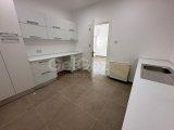 GİRNE/ALSANCAK'TA MERİT HOTELLERE YAKIN KONUMDA SATILIK 6+2 ÖZEL HAVUZLU VİLLA