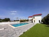 GİRNE/ALSANCAK'TA MERİT HOTELLERE YAKIN KONUMDA SATILIK 6+2 ÖZEL HAVUZLU VİLLA