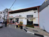 GİRNE MERKEZDE SATILIK 2 DÜKKAN VE 1 DEPODAN OLUŞAN BİNA