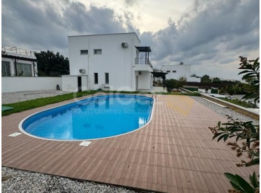 GİRNE/ESENTEPEDE SATILIK ÖZEL HAVUZLU 3+1 VİLLA