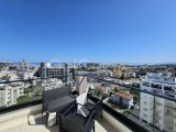 GİRNE MERKEZDE KİRALIK MUHTEŞEM DAĞ VE DENİZ MANZARALI 2+1 EŞYALI PENTHOUSE