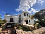 GİRNE MERKEZDE SATILIK 4+1 ÖZEL YAPIM LÜKS VİLLA