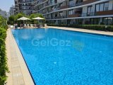 GİRNE/MERKEZDE HAVUZLU SİTEDE SATILIK 2+1 DAİRE