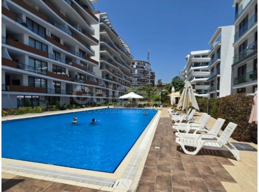 GİRNE/MERKEZDE HAVUZLU SİTEDE SATILIK 2+1 DAİRE