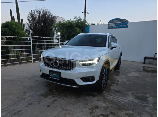 VOLVO XC40 B4