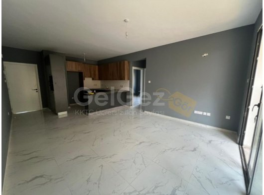 GİRNE/ALSANCAK ATAKARA MARKET BÖLGESİNDE SATILIK EŞYASIZ 2+1 DAİRE