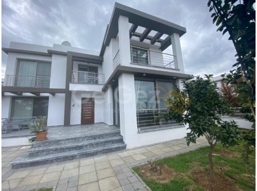 GİRNE/ALSANCAK ESCAPE PLAJI BÖLGESİNDE KİRALK 4+1 HAVUZLU VİLLA