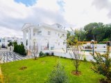GİRNE/EDREMİT'TE GÜNLÜK KİRALIK ÖZEL HAVUZLU 5+1 VİLLA