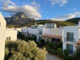 GİRNE/KARŞIYAKA'DA HAVUZLU SİTEDE KİRALIK 3+1 FUL EŞYALI TOWNHOUSE