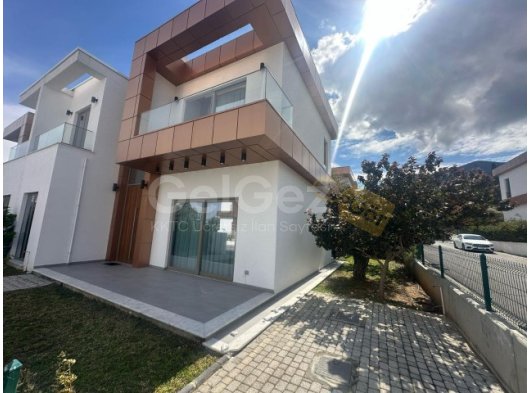 GİRNE/OZANKÖY'DE SATILIK 3+1 EŞYALI VİLLA