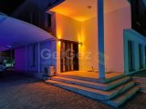 GİRNE/ALSANCAK'TA SATILIK DENİZ MANZARALI 4+1 VİLLA