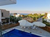 GİRNE/ALSANCAK'TA SATILIK DENİZ MANZARALI 4+1 VİLLA