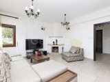 GİRNE/BELLAPAİS'TE ÖZEL HAVUZLU SATILIK VİLLA