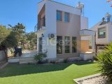 GİRNE/ÇATALKÖY'DE SATILIK BAHÇELİ 3+1 VİLLA