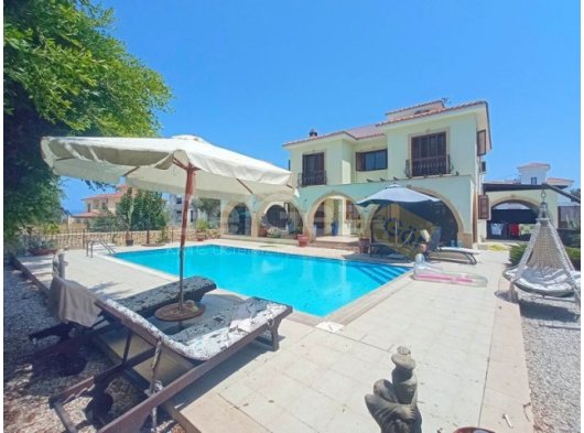 GİRNE /KARŞIYAKAYA'DA SATILIK 3+1 ÖZEL HAVUZLU VİLLA