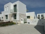 GİRNE/LAPTA'DA OTELLER BÖLGESİNDE KİRALIK 3+1 VİLLA