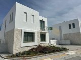 GİRNE/LAPTA'DA OTELLER BÖLGESİNDE KİRALIK 3+1 VİLLA