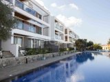 Girne Alsancak’ta, Gözde Sitede, Necat British Koleji’ne Yürüme Mesafesinde Satılık 2+1 Bahçeli Daire!