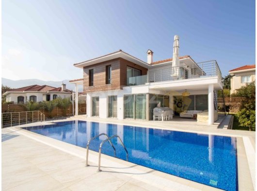GİRNE ALSANCAK'TA SATILIK 3 +1 LÜKS VİLLA!